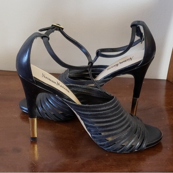 Neiman Marcus Vera Black Leather  Heels with Gold Accent Size 9 - Picture 3 of 8